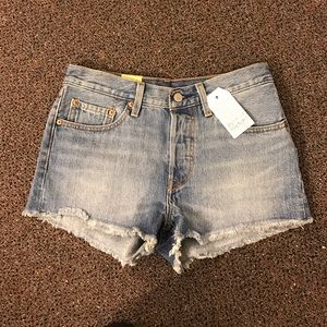 High waisted Levi shorts.