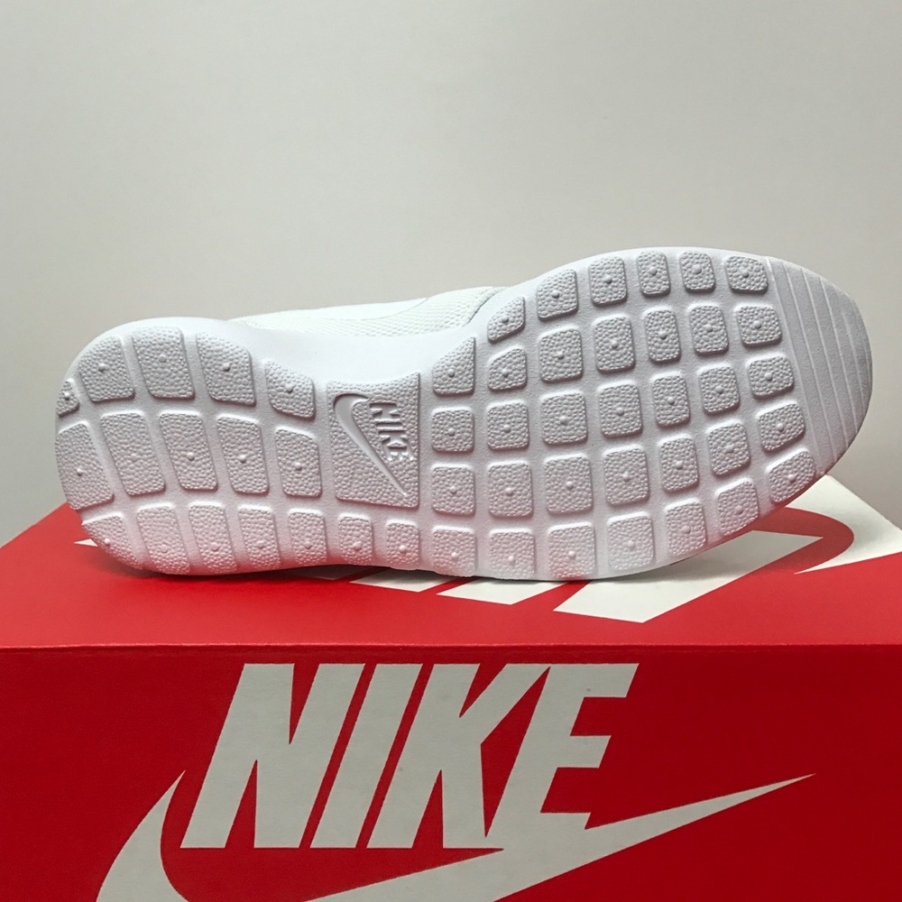 Women's Nike Roshe One - Picture 3 of 3