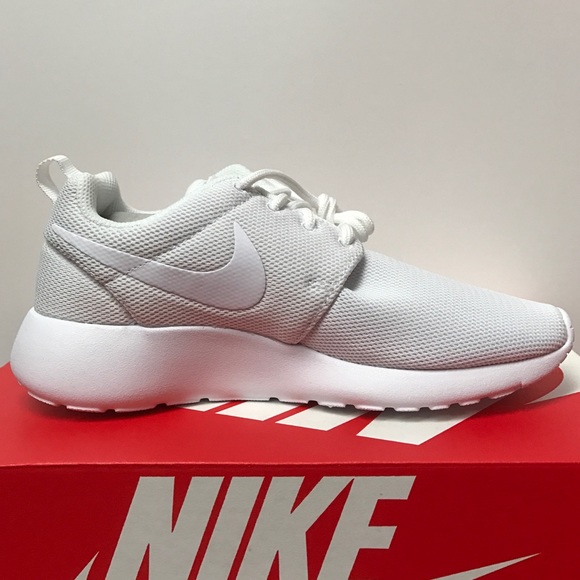 Women's Nike Roshe One - Picture 2 of 3