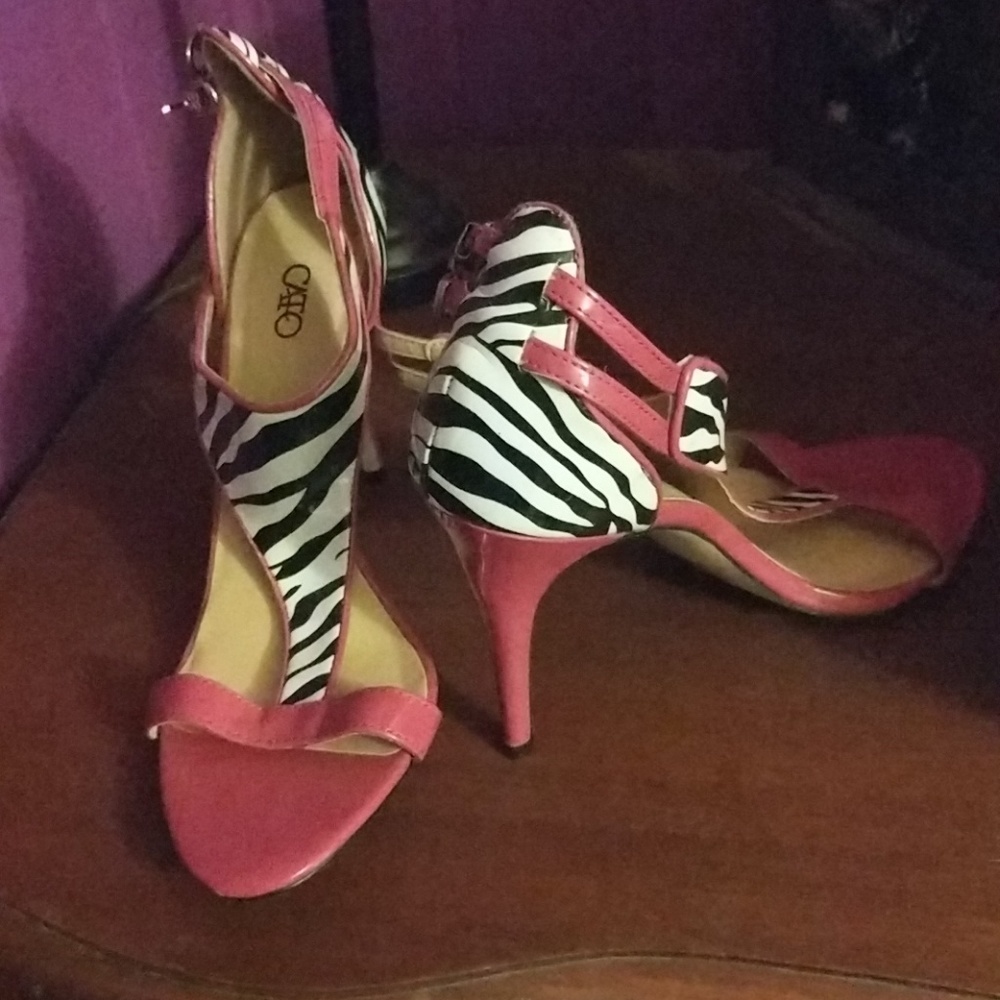 Heels - Picture 2 of 2
