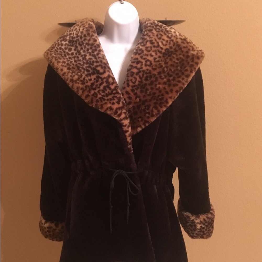🌺Sale🌺- Brown coat w Convertible Leopard Hood.