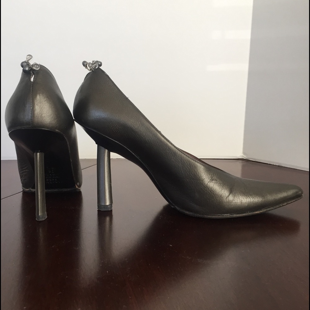 Max Azria BCBG Gunmetal Heels