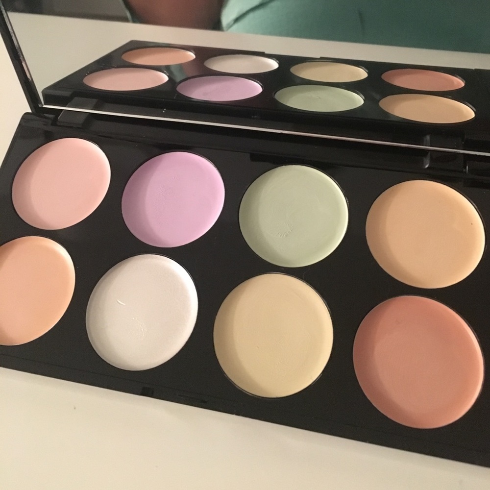 Make up revolution concealer and color correcting