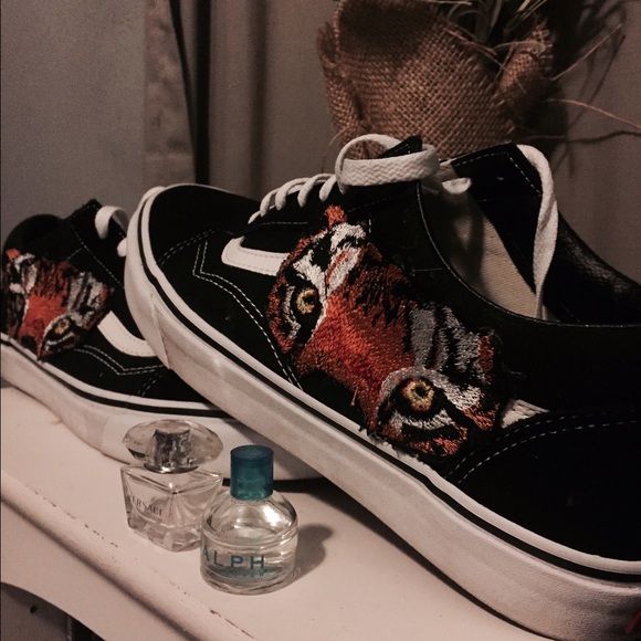 Custom Tiger Embroidered Vans🐯 - Picture 2 of 2