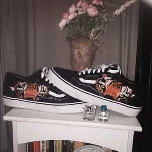 Custom Tiger Embroidered Vans🐯