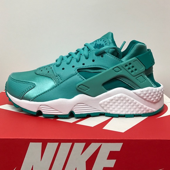 Nike Shoes - Air Huarache Run
