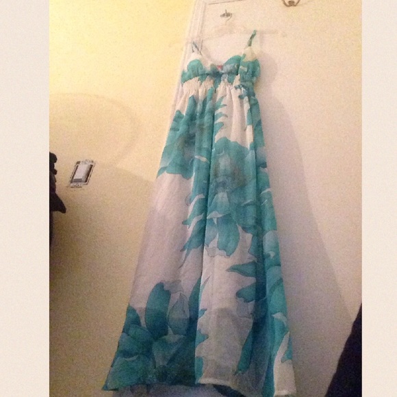 NEW!! Spring Dress - Picture 3 of 4