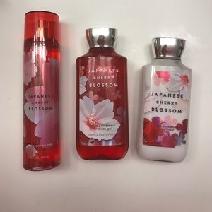 Bath &a Body Works shower set