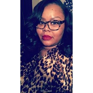 Meet your Posher, Kiona