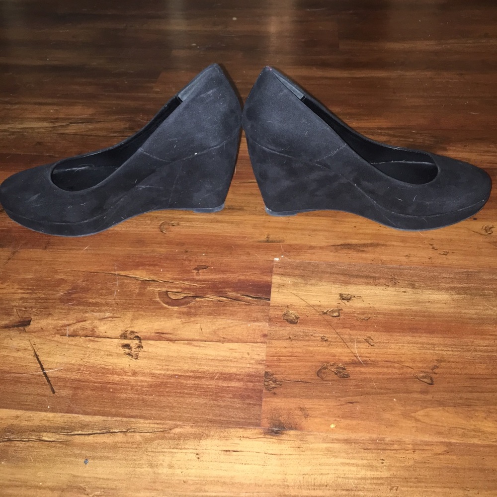 Black Wedges