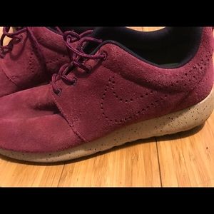 suede nike roshes