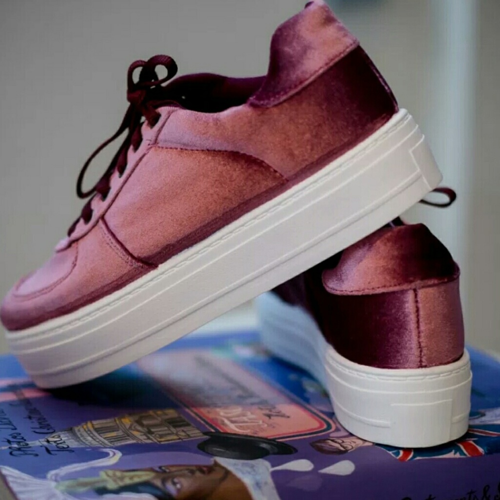 Velvet Asos Sneakers 1 hr sale only 🚨🔛☜🚀