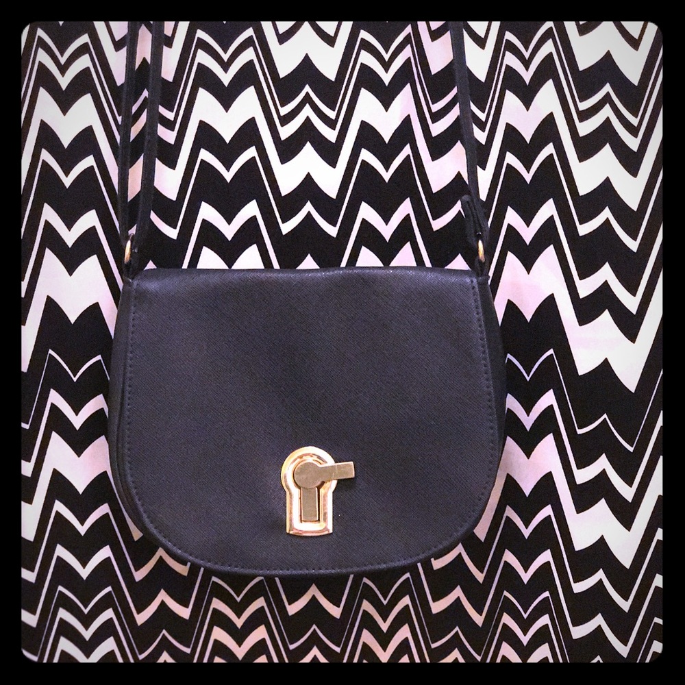 Trendy Keyhole Purse