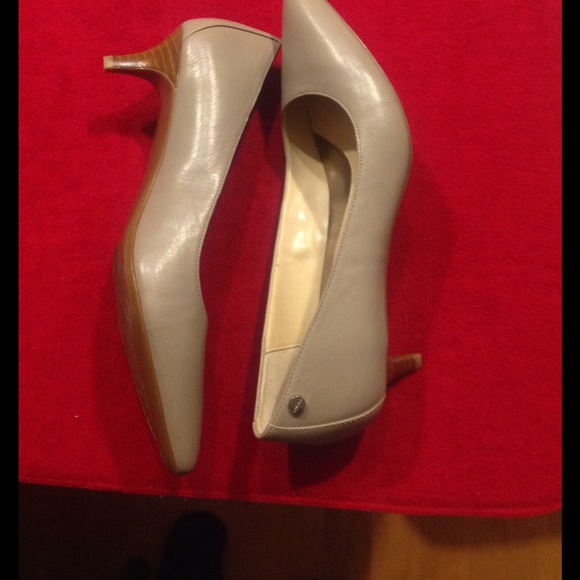 Calvin Klein Nicki kitten heels - Picture 2 of 2