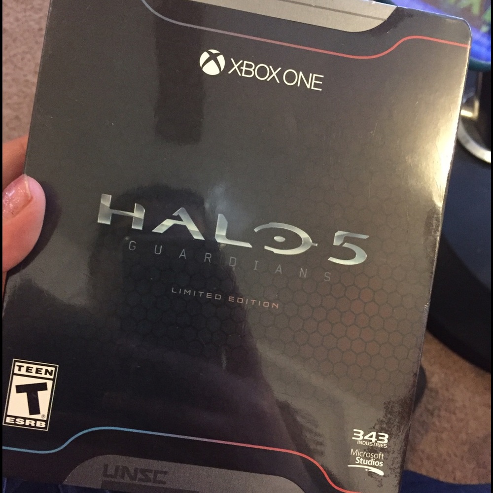 Xbox 1 limited edition Halo bundle pack. NWT