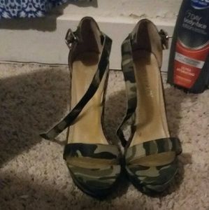 Army print wedges