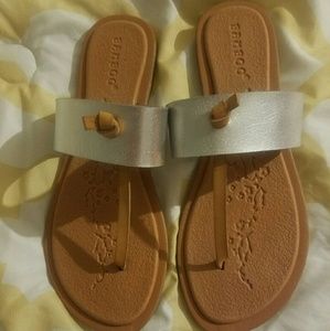 Bamboo flat sandals