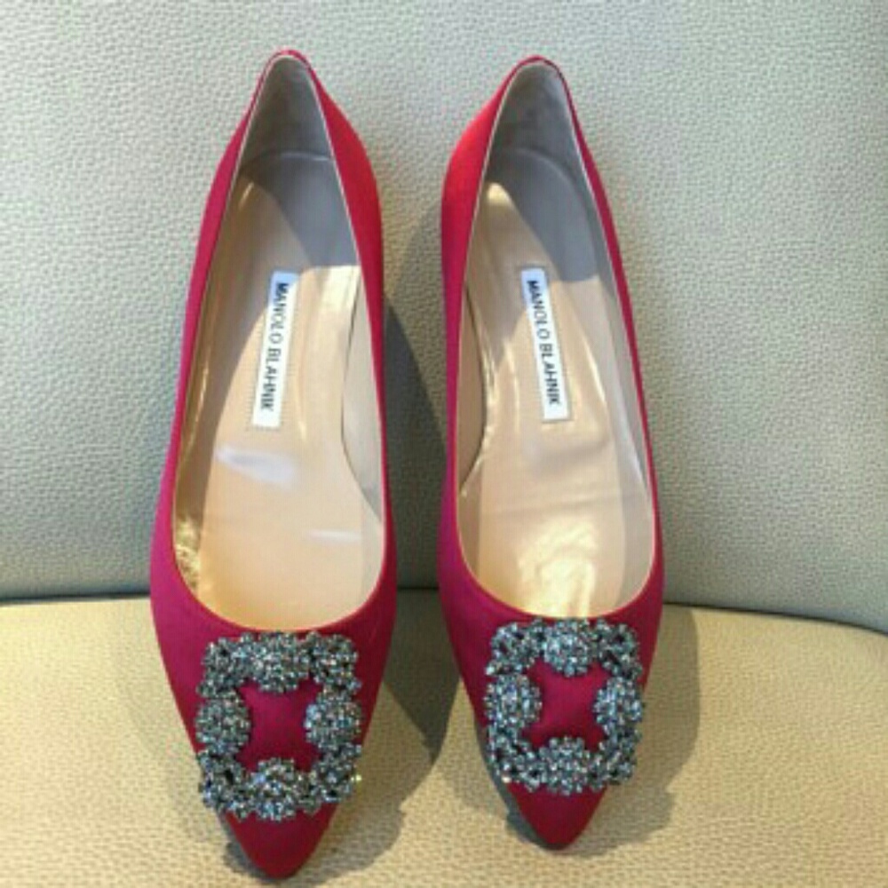 Authentic manolo blahnik hangisi in red color