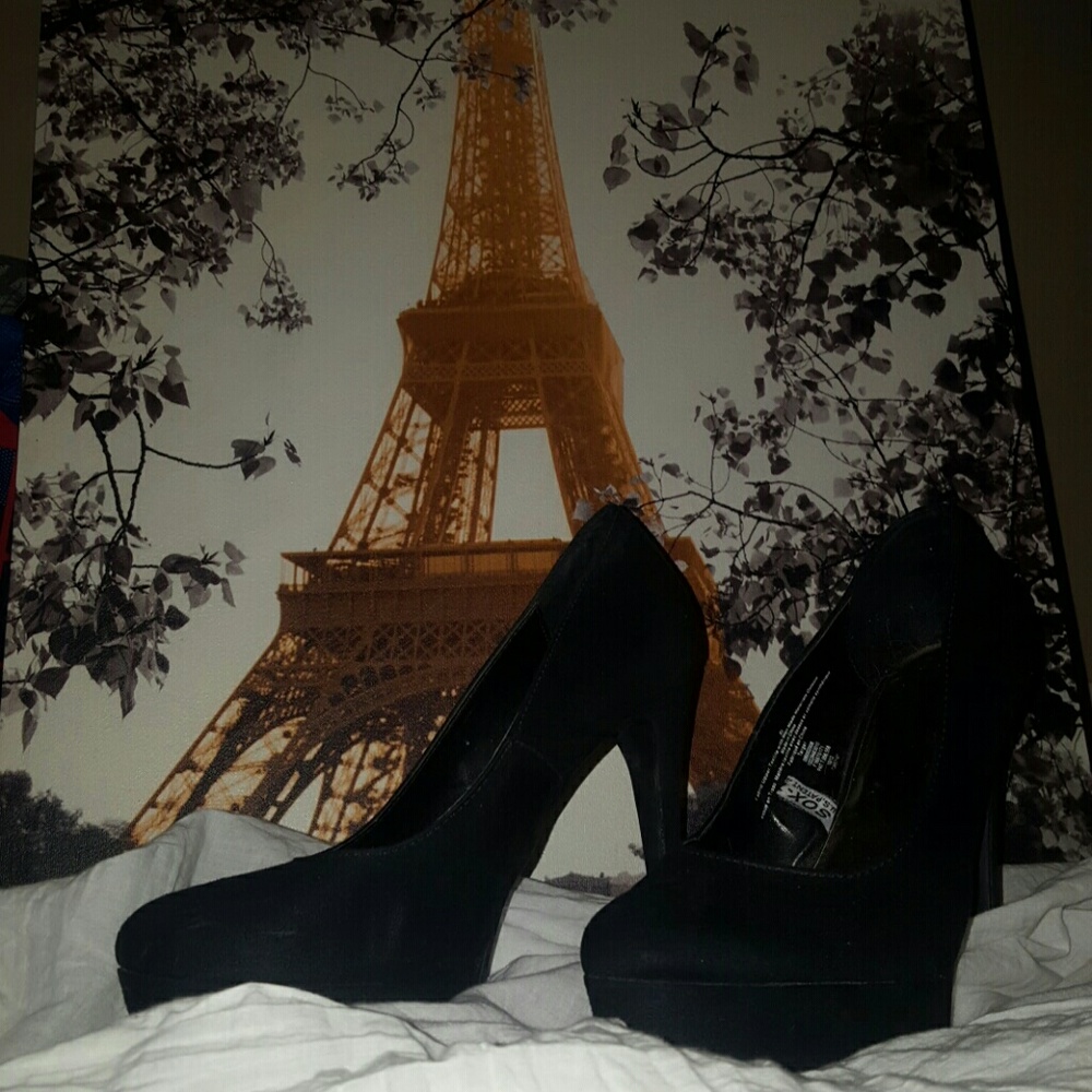 Black Velvet 6 In Heel
