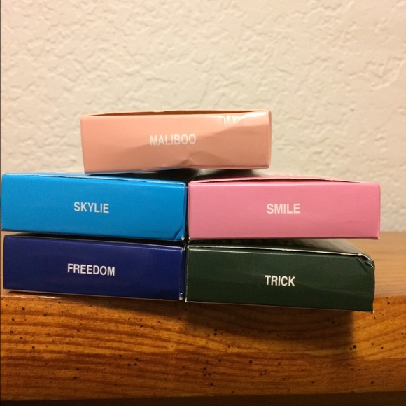 TRADED DONT BUY Kylie Kits - Picture 2 of 3