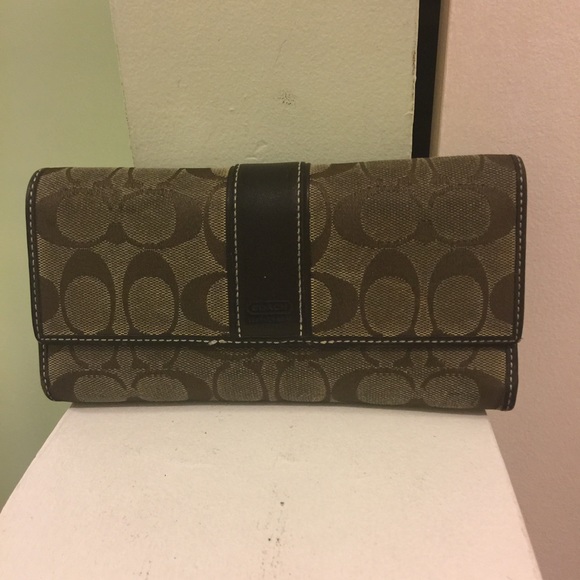 Classic Monogram Coach Wallet!! - Picture 1 of 3