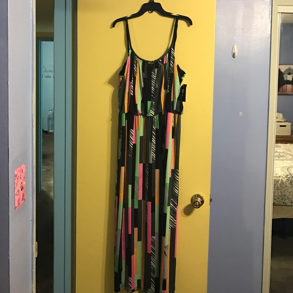 Dress - Picture 2 of 3