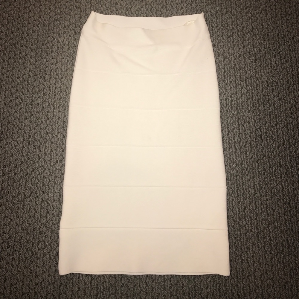 BCBG (authentic) bandage skirt... like new! Size M