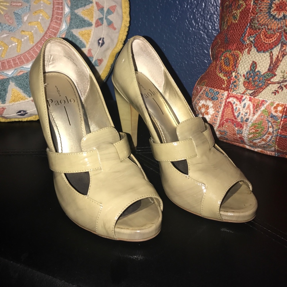 Paolo Heel Style: Brooklyn Color: Silver Patent