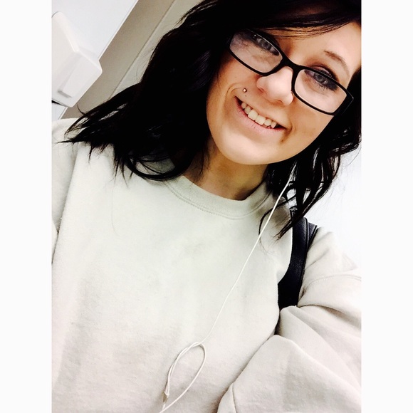 Meet your Posher, Alanis - Picture 1 of 1