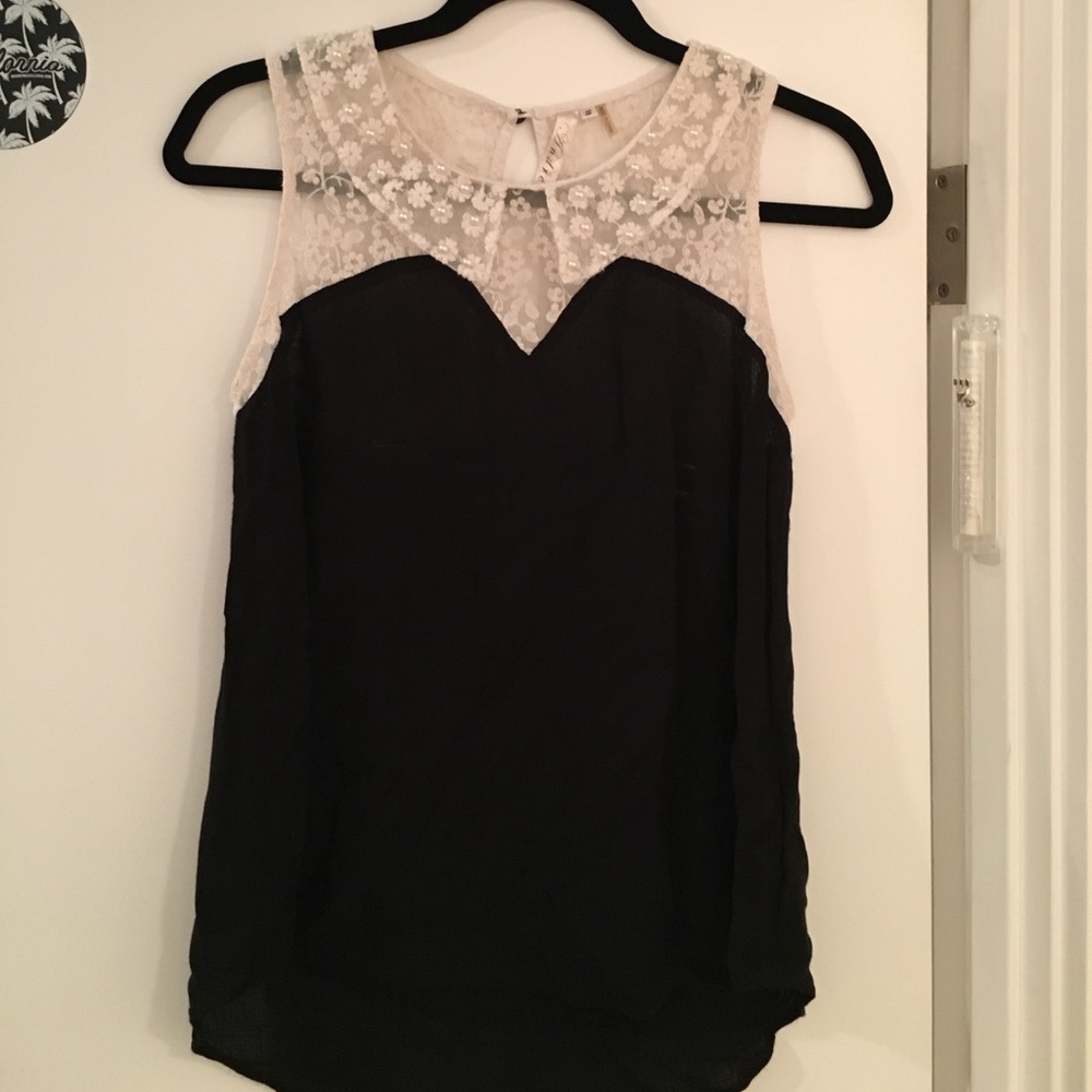 Black flowy tank top with white lace and pearl.