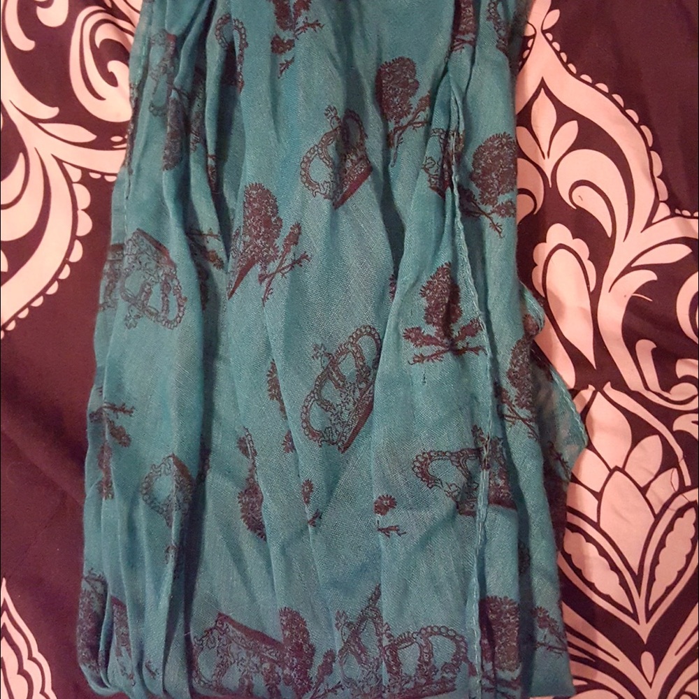 Crown infinity scarf