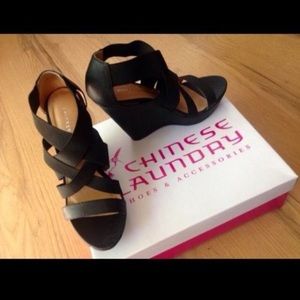 Chinese Laundry Black Elastic strap wedge!