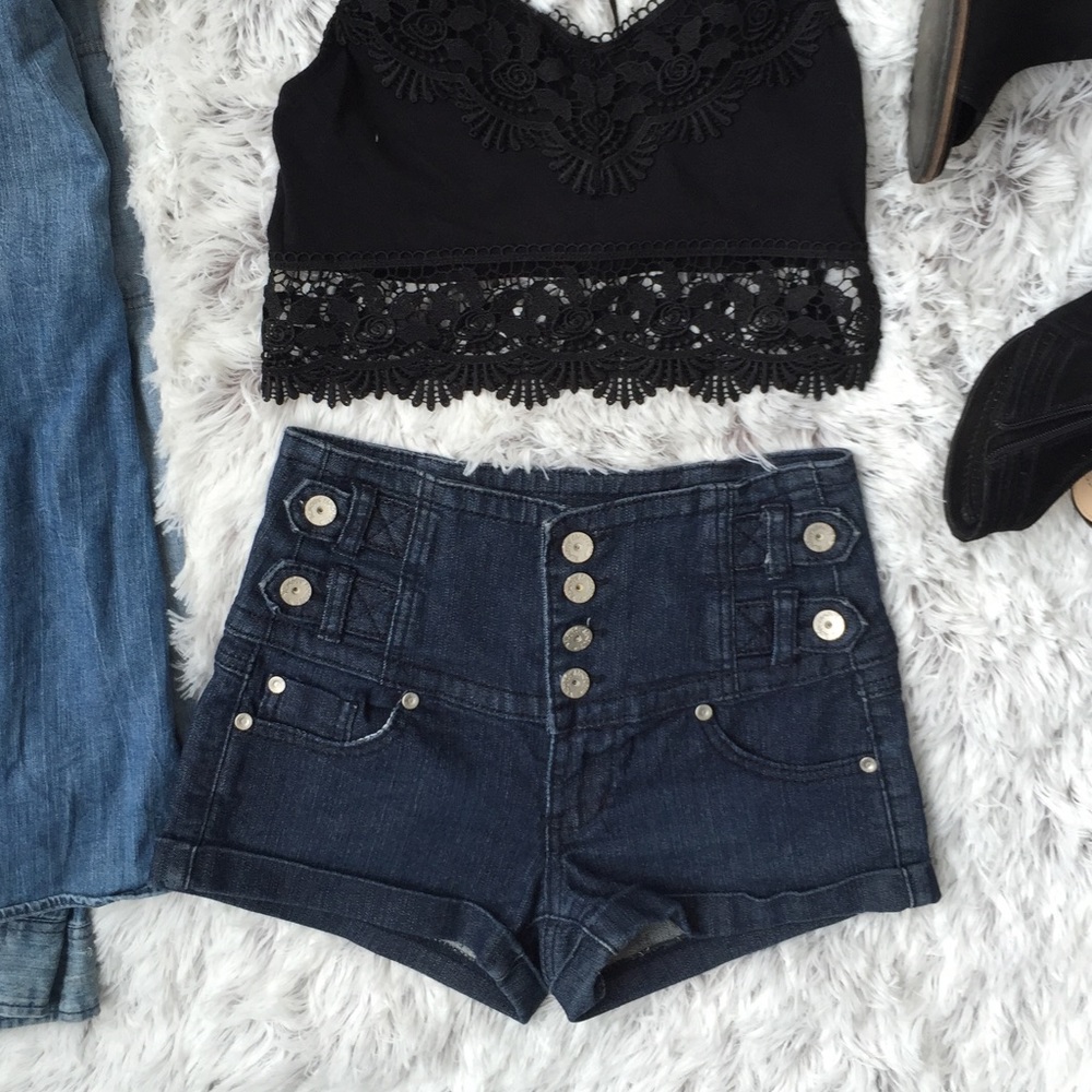 "Almost famous" High waisted shorts