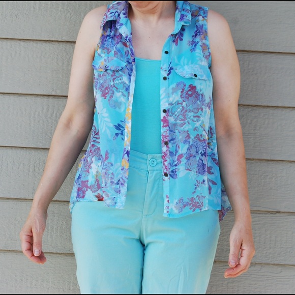 Floral Aqua Button Down Tank - Picture 2 of 4