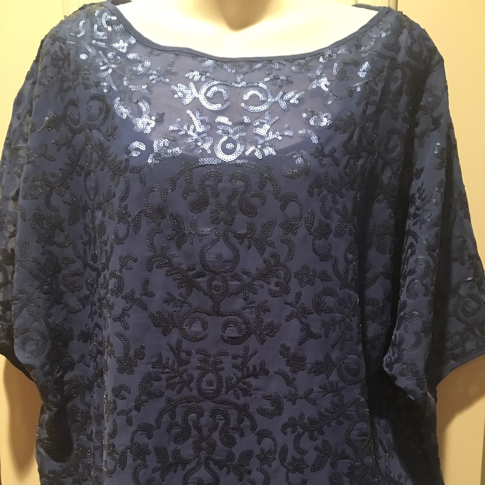 NWT! Chelsea and Violet top