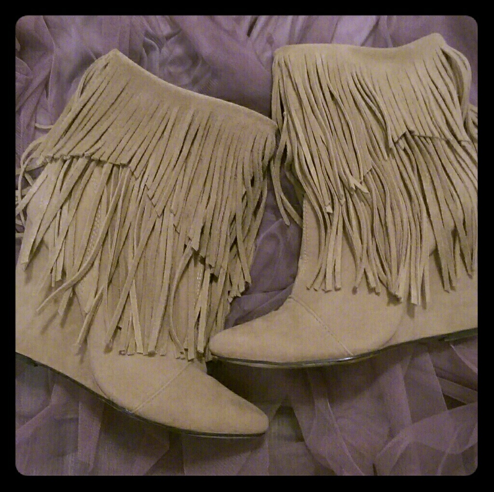 Fringe angle boots beige