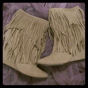 Fringe angle boots beige