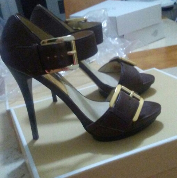 Shoes - Picture 1 of 2