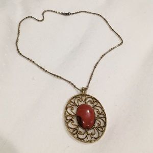 Pendant stone necklace