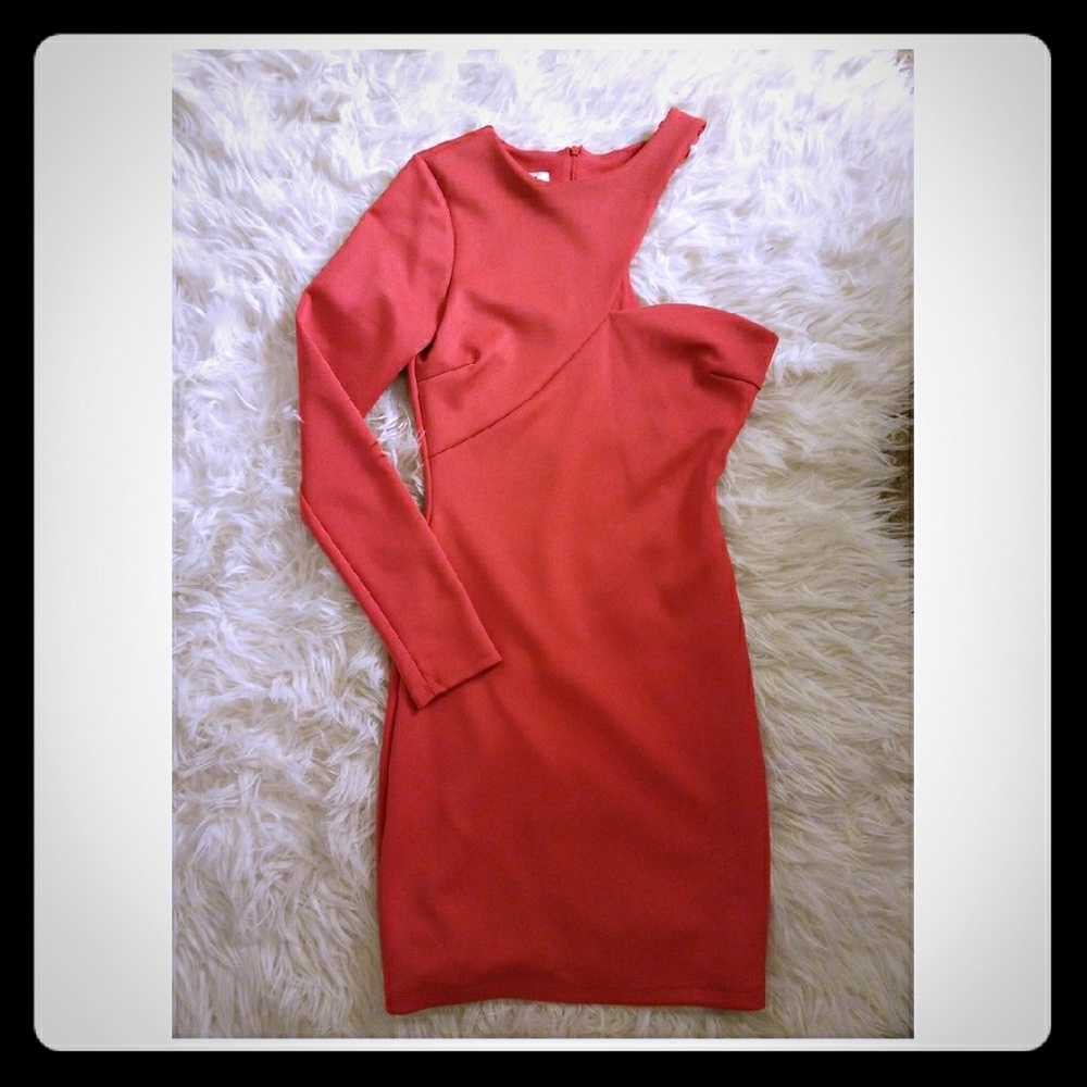 Cutoff fitted dress.