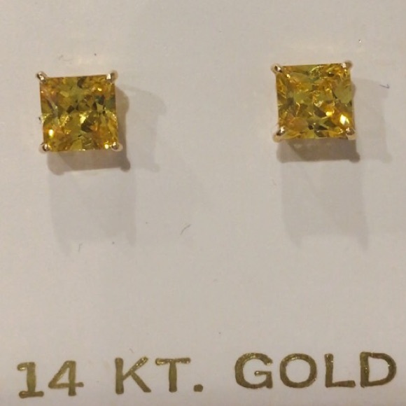 14K Yellow Gold Princess Square CZ Stud Earrings - Picture 2 of 2