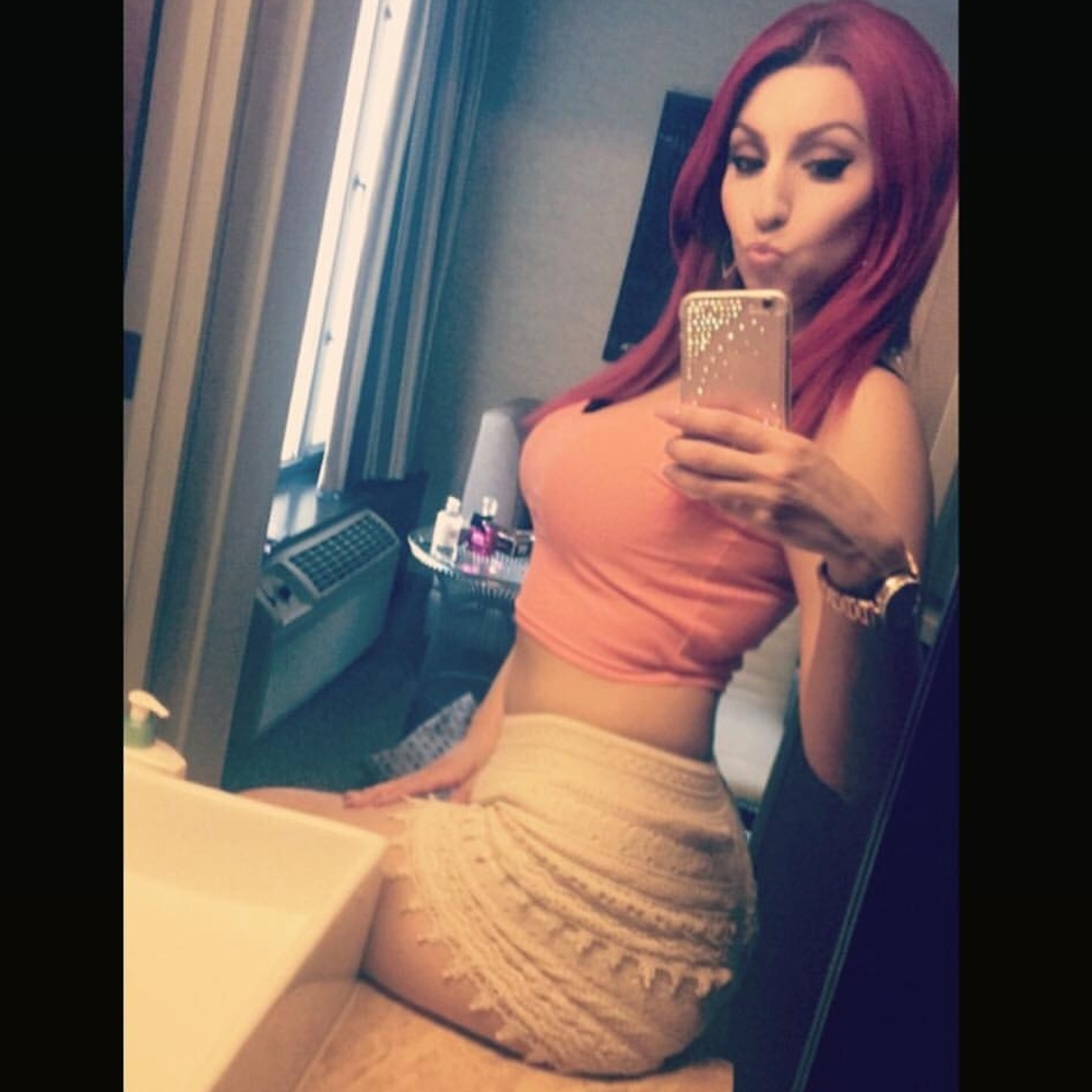 Meet your Posher, Monique