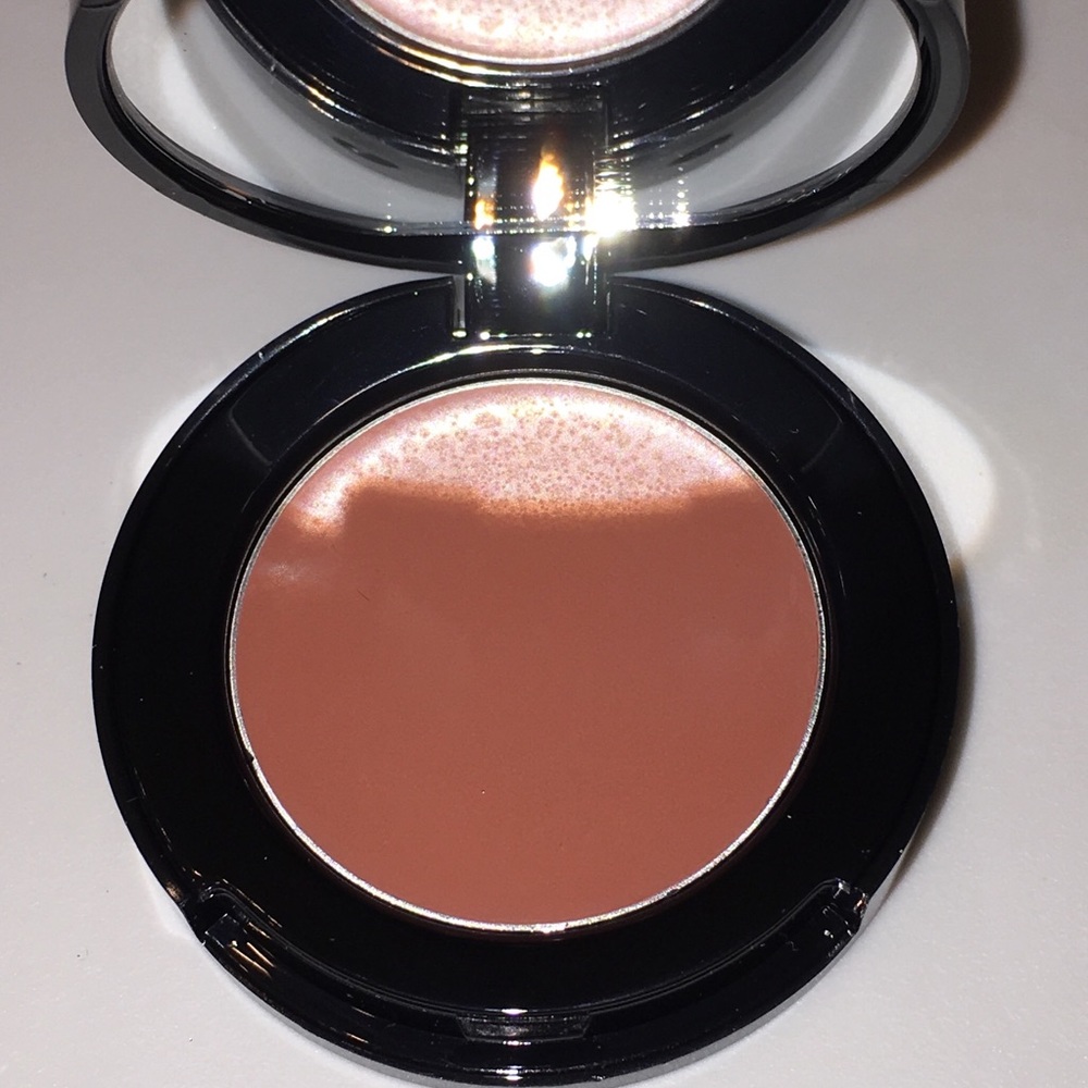 Rouge for lips & cheeks.