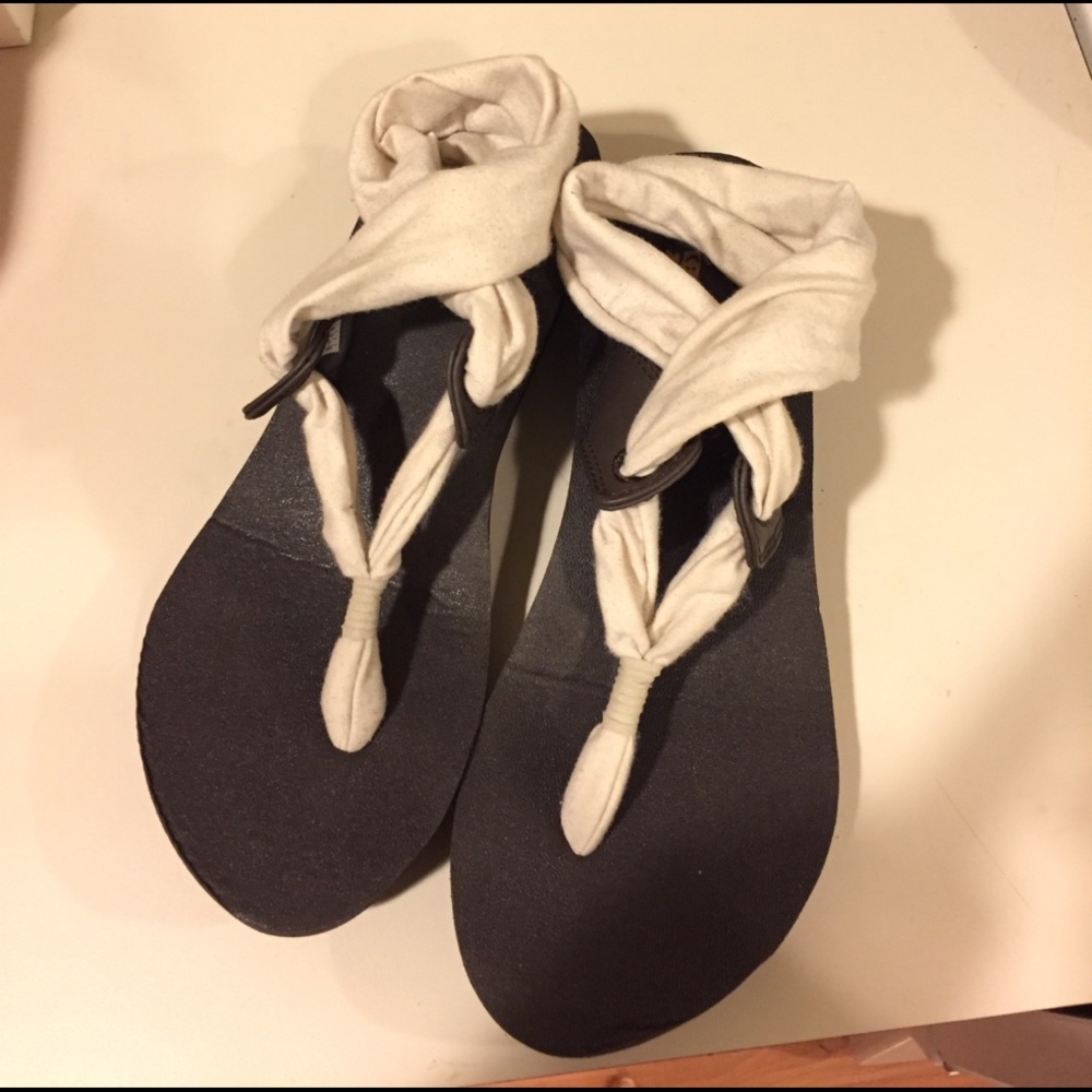 Sanuk wedge sandals