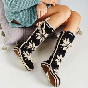 Woolrich Women's Chalet Socks. Fits Sizes 6-8.