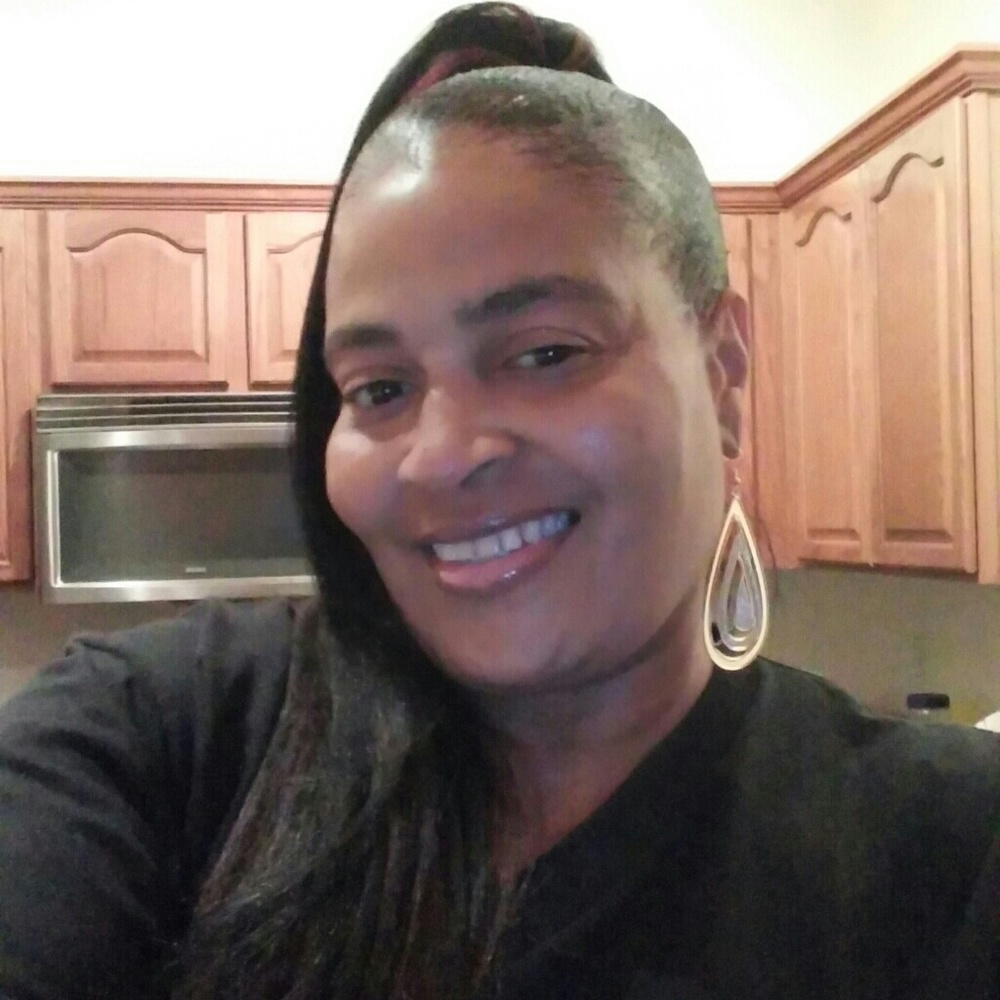 Meet your Posher, Esmeralda