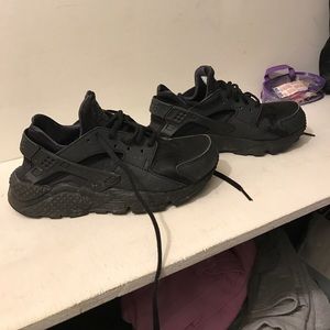 Women huaraches size 6 run small