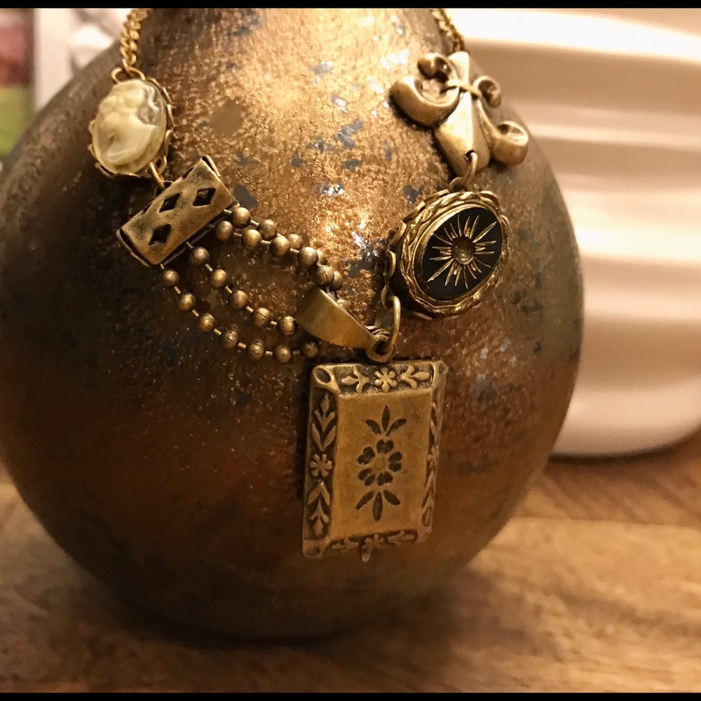 ⚜️Unique One-of-a-Kind Kinda Necklace! ⚜️