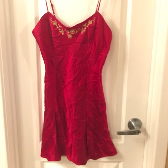 Red nighty - Picture 1 of 4