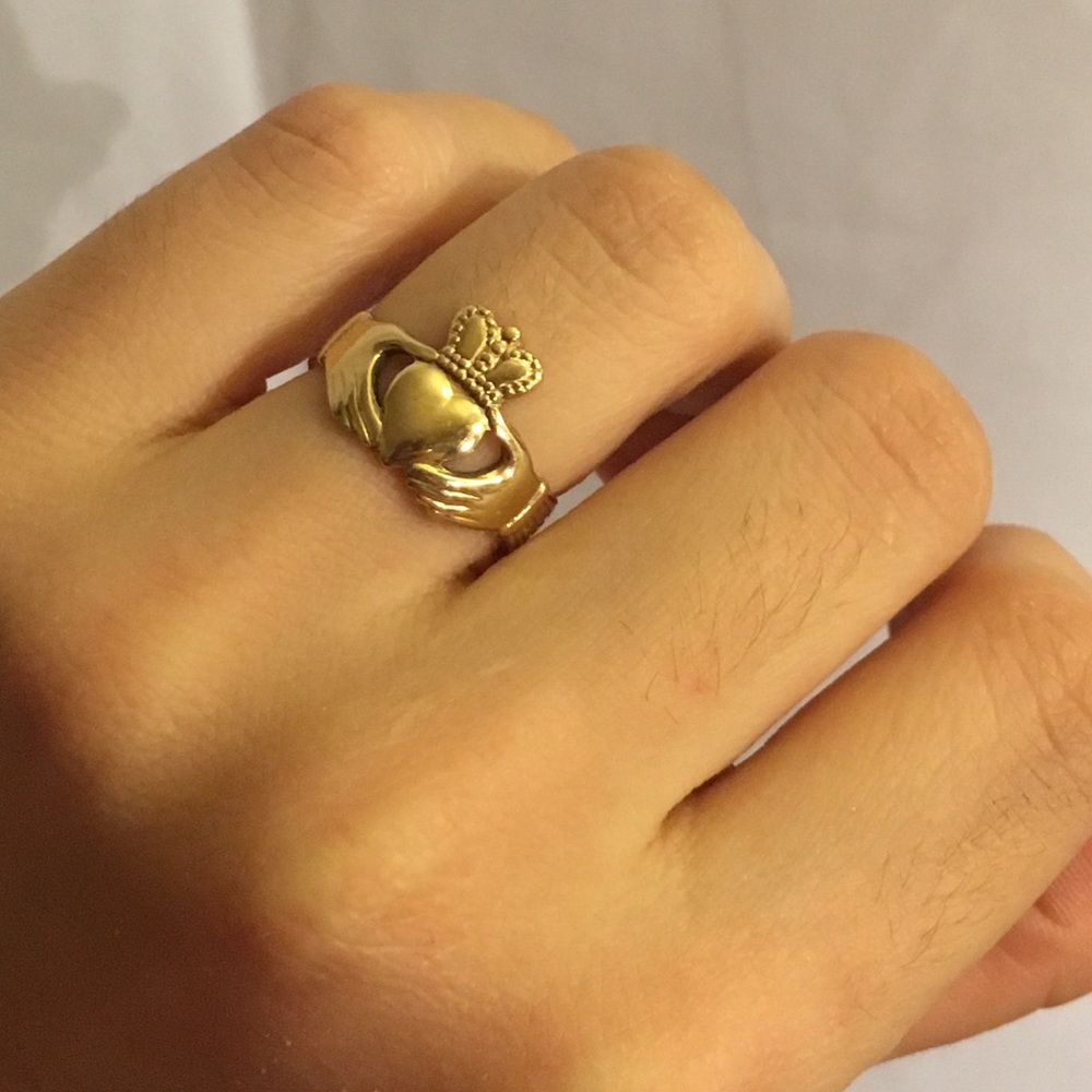 ✨9kt Gold Claddagh ring✨